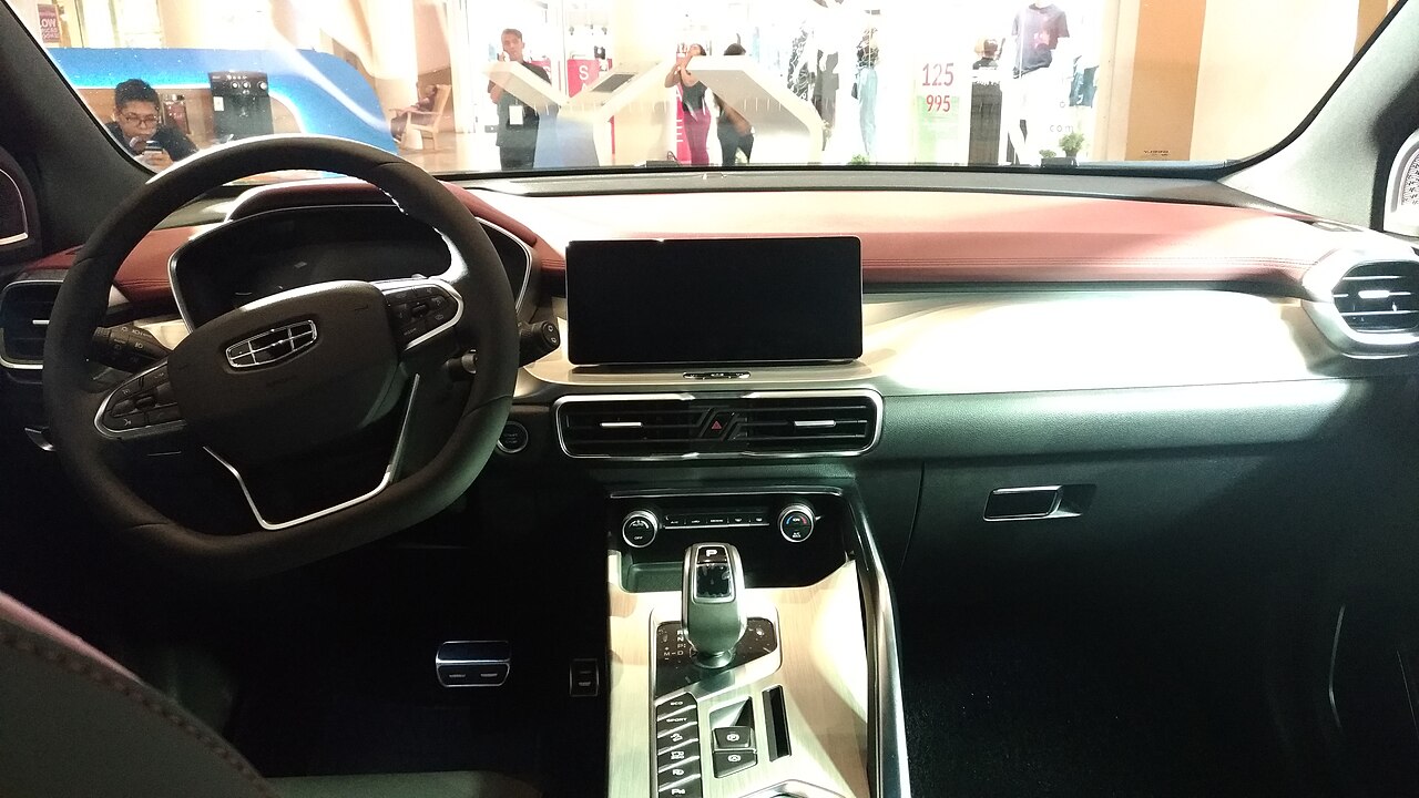 Geely Coolray — салон