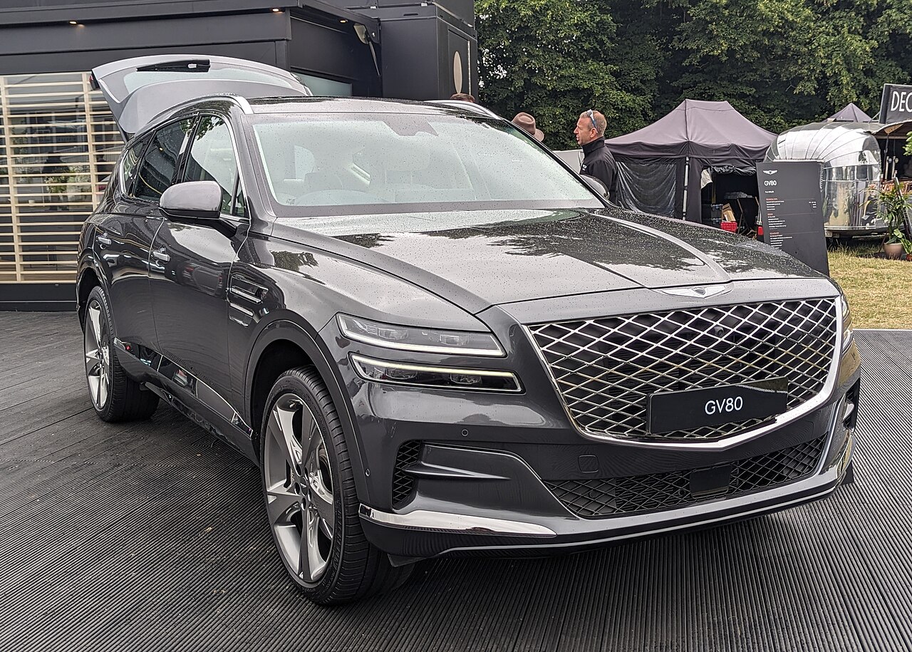 Genesis GV80 и Lexus NX — сравнение премиум-брендов