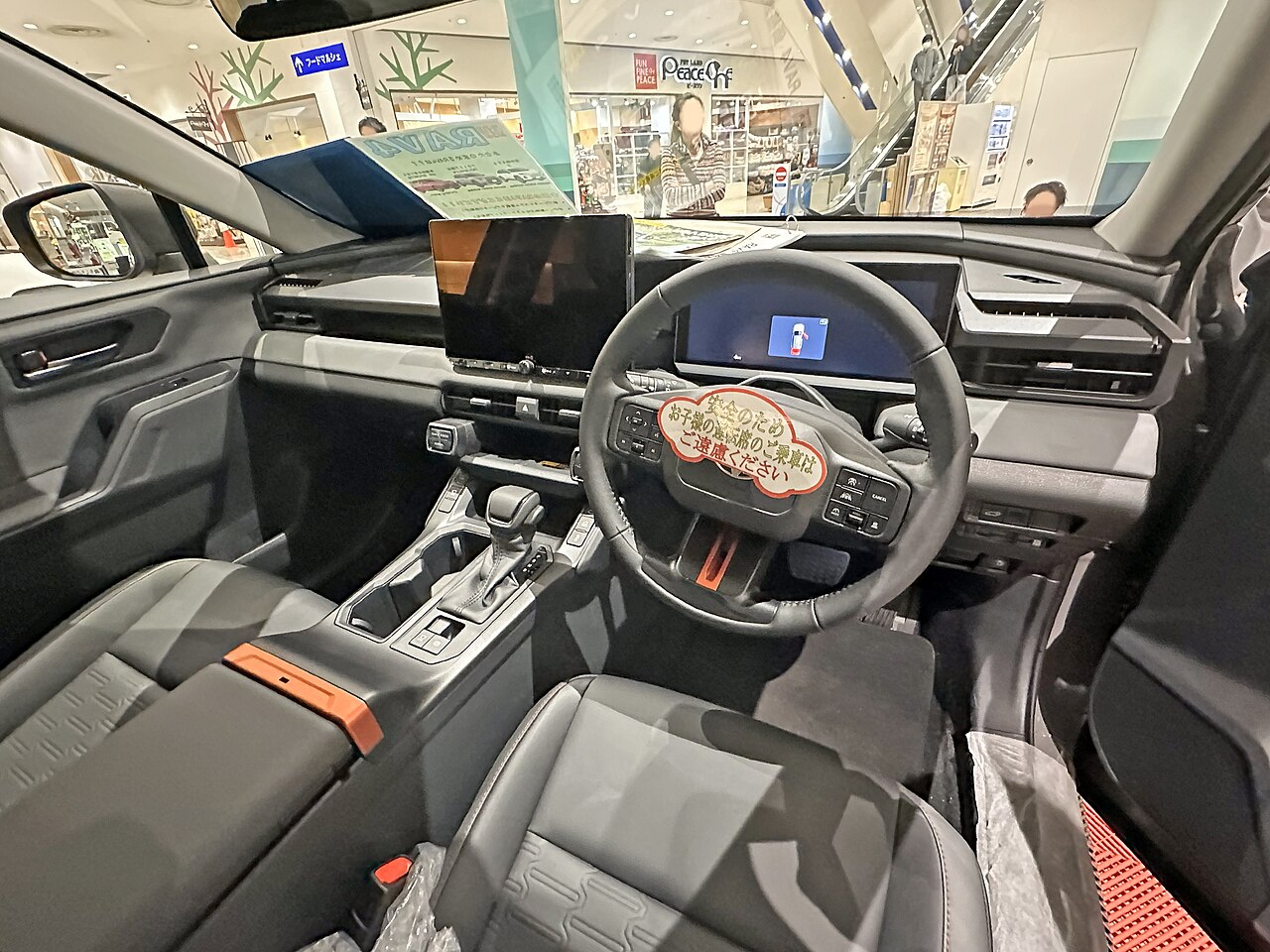 Toyota RAV4 — салон
