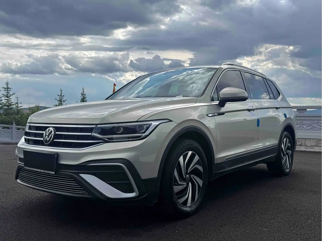 Volkswagen Tiguan L 2023